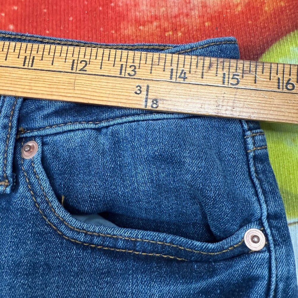 Sonoma Womens Size 10P Blue Denim Bermuda Shorts Cuffed Stretch Everyday Wear - Picture 4 of 8